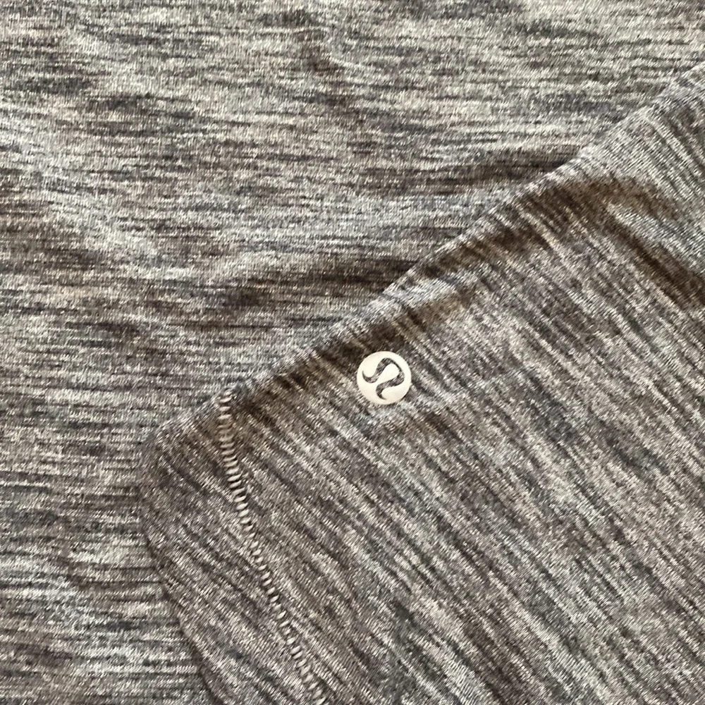 Lululemon V-neck athletic shirt women’s size small - Picture 2 of 3